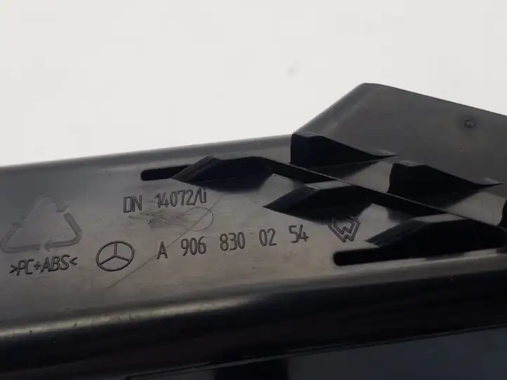 Mercedes-Benz Sprinter W906 (2006 - 2018) A9068300254 Боковой воздушный дефлектор — фото 2