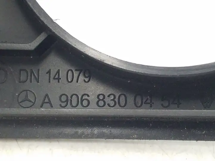 Mercedes-Benz Sprinter W906 (2006 - 2018) A9068300454 Боковой воздушный дефлектор — фото 2