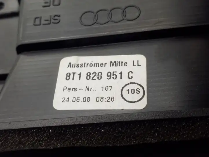 Audi A4 S4 B8 8K (2007 - 2011) 8T1820951C Центральный воздушный дефлектор — фото 3