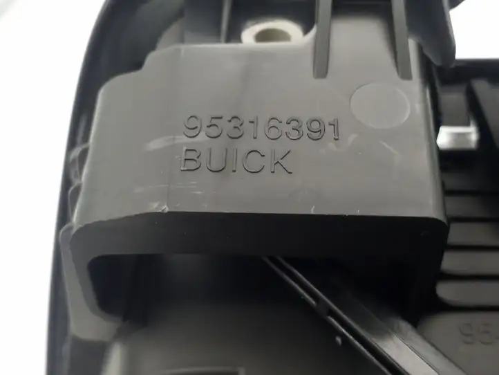 Buick Encore I (2012 - 2019) 95316391 Центральный воздушный дефлектор — фото 3