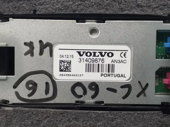 Volvo XC60 (2013 - 2017) 31409876 GPS антенна — фото 3