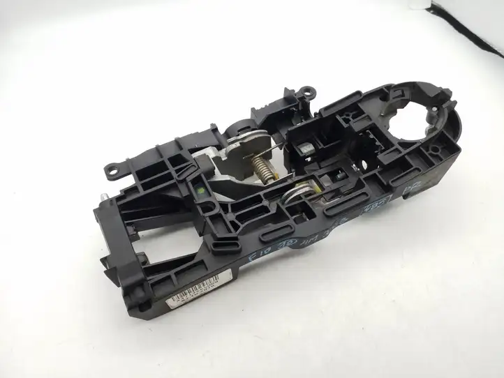 BMW 5 F10 F11 (2009 - 2016)  X4717565008 Крепление для наружной ручки передней двери