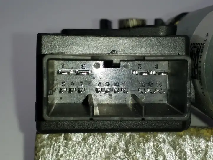 Ford Fusion II (2013 - ) DS7315B689 Мотор привода люка — фото 4