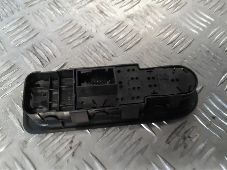 Peugeot 308 (2007 - 2013) 96565186 Кнопка стеклоподъемников — фото 2