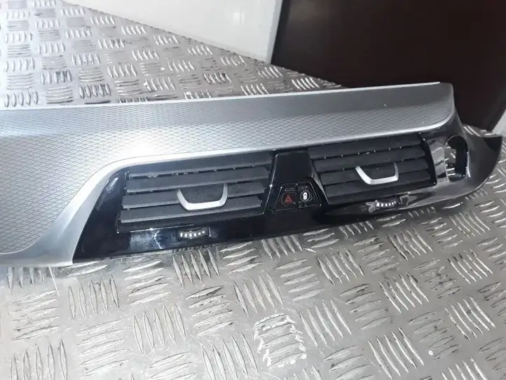 BMW 5 G30 G31 (2016 - ) 4181283 Декоративная отделка — фото 2