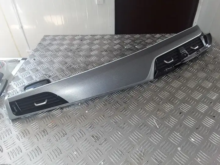 BMW 5 G30 G31 (2016 - ) 4181283 Декоративная отделка — фото 4