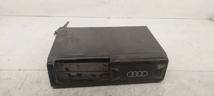 4D0035111 Audi A4 S4 B5 8D CD/DVD keitiklis