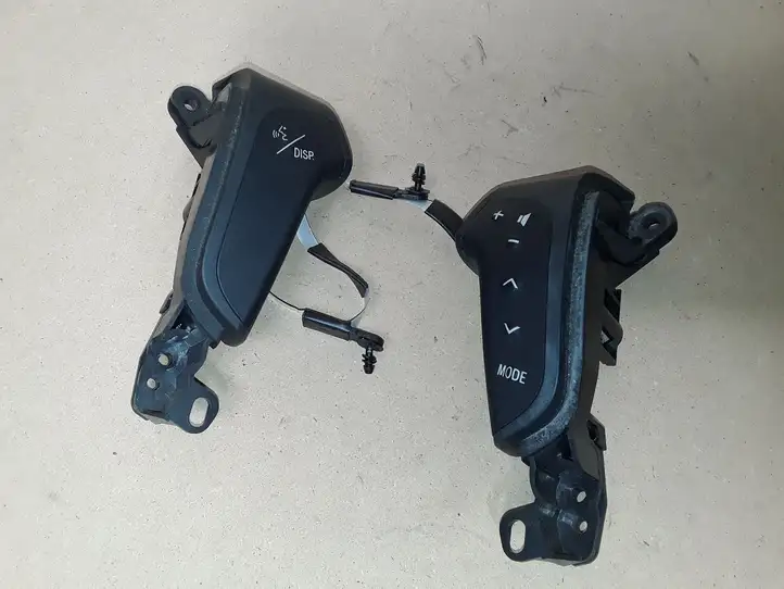 Toyota Avensis T250 (2003 - 2006) 75B070 Кнопки на рулевом колесе — фото 1