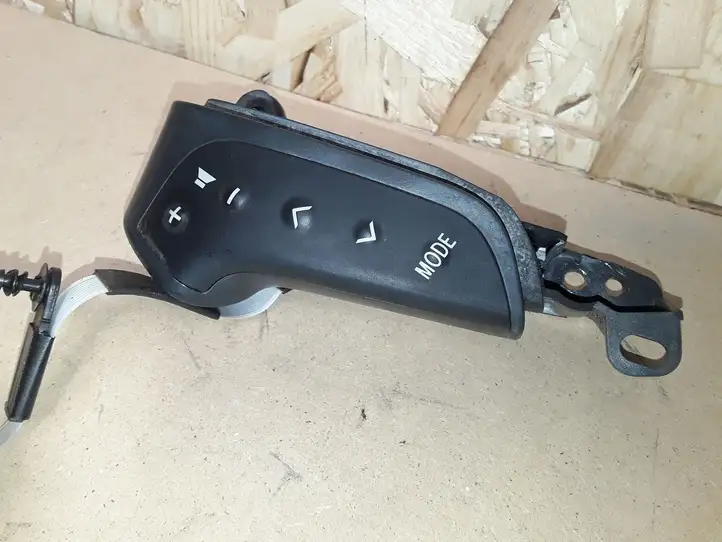 Toyota Avensis T250 (2003 - 2006) 75B070 Кнопки на рулевом колесе — фото 2