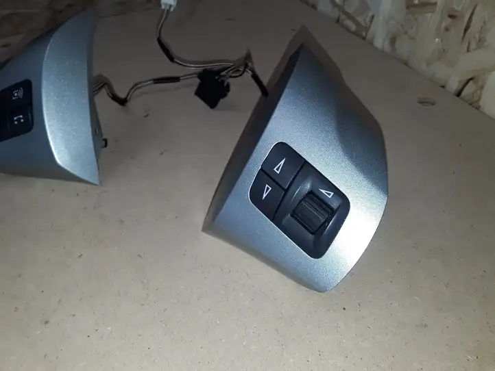 Opel Corsa D (2010 - 2014) 13222332 Кнопки на рулевом колесе — фото 2