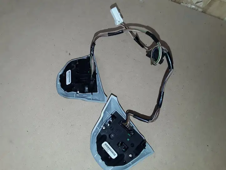 Opel Corsa D (2010 - 2014) 13222332 Кнопки на рулевом колесе — фото 3