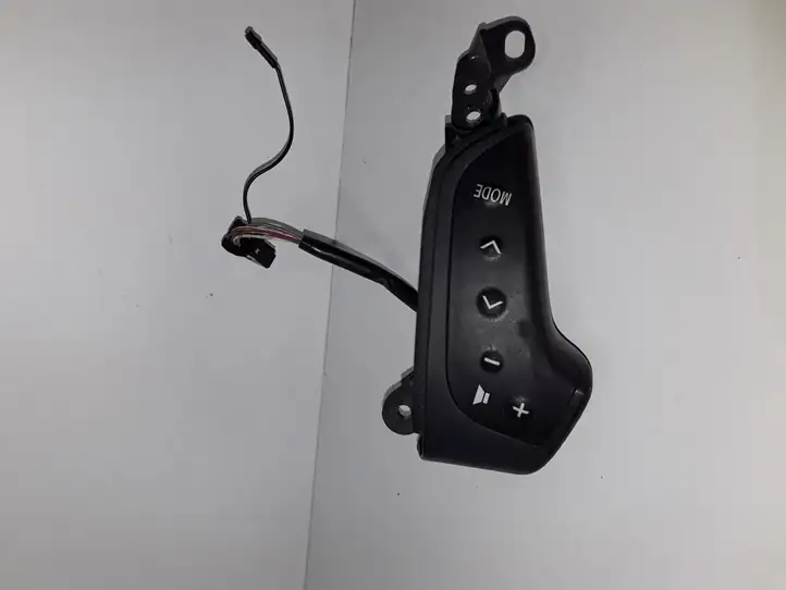 Toyota Avensis T250 (2003 - 2006) 1521Q36 Кнопки на рулевом колесе — фото 1