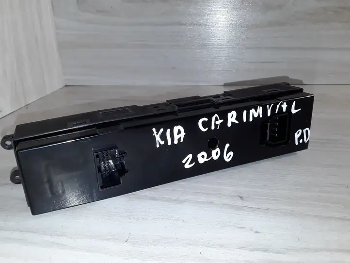 Kia Carnival (2002 - 2006) Кнопка стеклоподъемников — фото 2