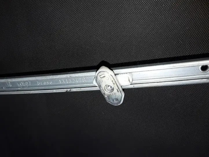 Opel Zafira B (2006 - 2008) 13132428 Направляющая стекла передней двери — фото 2