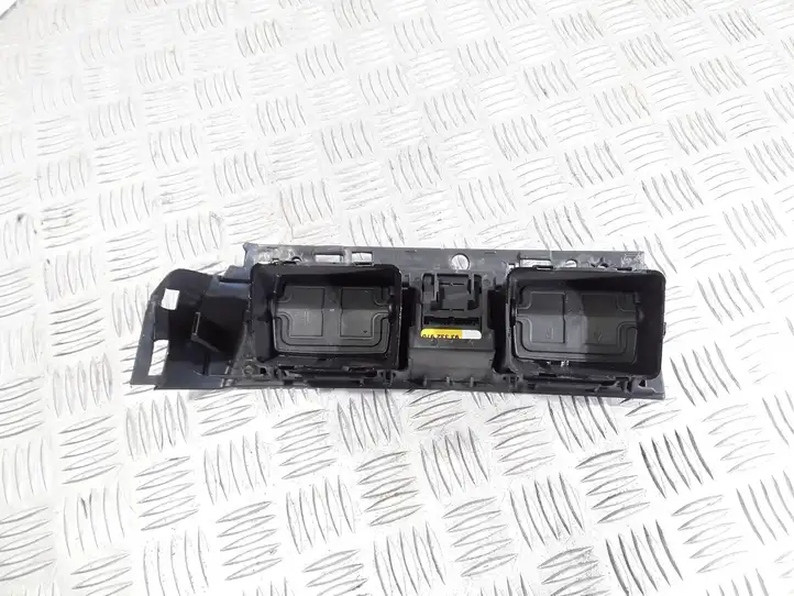 Opel Meriva A (2002 - 2006) 13107741 Центральный воздушный дефлектор — фото 2