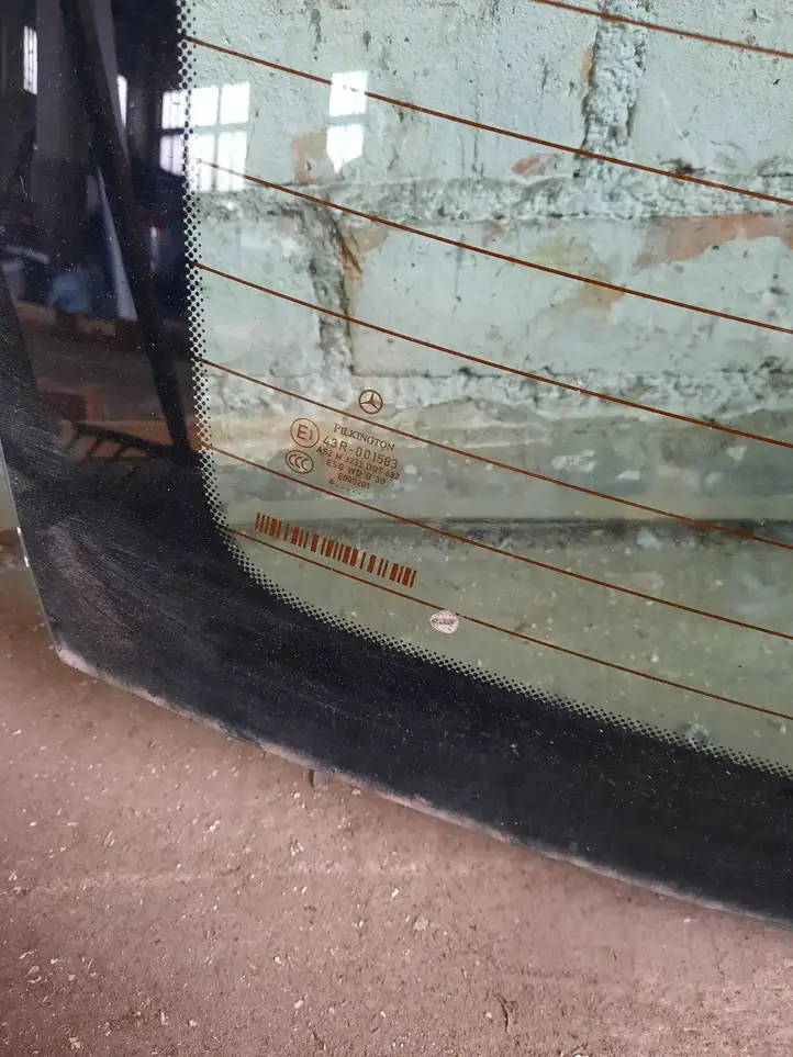 Mercedes-Benz C W204 (2007 - 2014) 43R001583 Заднее стекло — фото 2