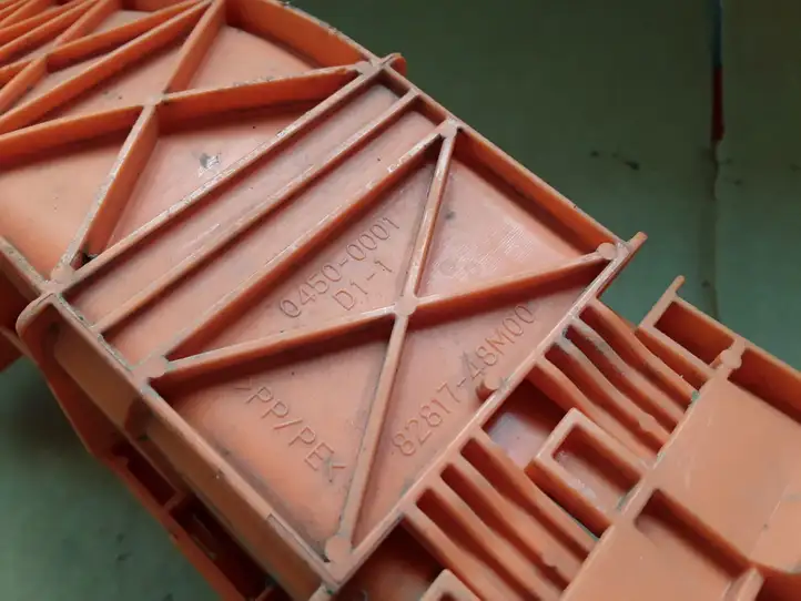 Toyota RAV 4 (XA40) (2012 - 2018)  8281748M00 Другая деталь отсека двигателя