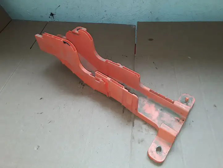 Toyota RAV 4 (XA40) (2012 - 2018)  8281748M00 Другая деталь отсека двигателя