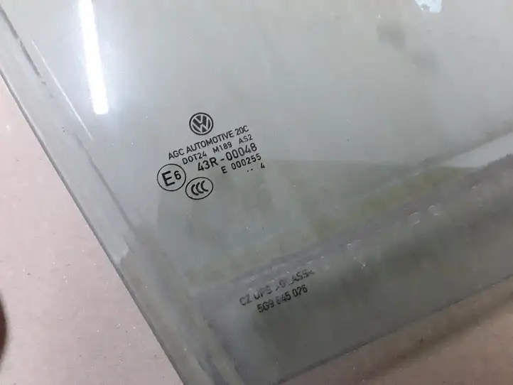 Volkswagen Golf VII (2013 - 2019) 5G9845026 Стекло задней двери — фото 3