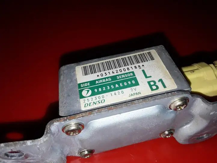 Subaru Outback (1998 - 2003) 98235AE090 Датчик удара SRS — фото 3