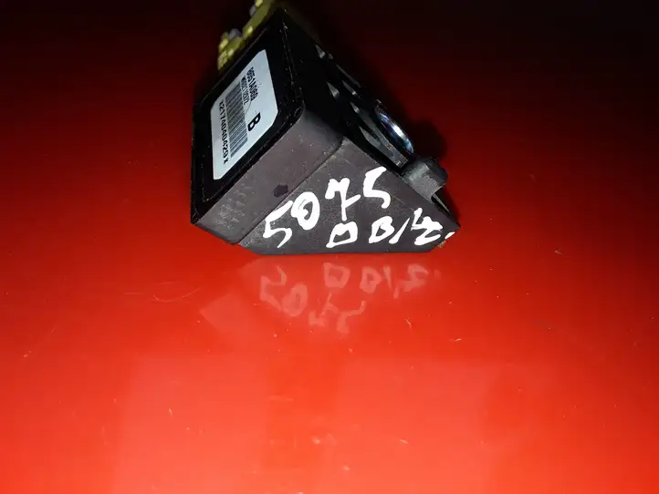 Mitsubishi Pajero (2006 - 2011) 8651A069 Датчик удара SRS — фото 3