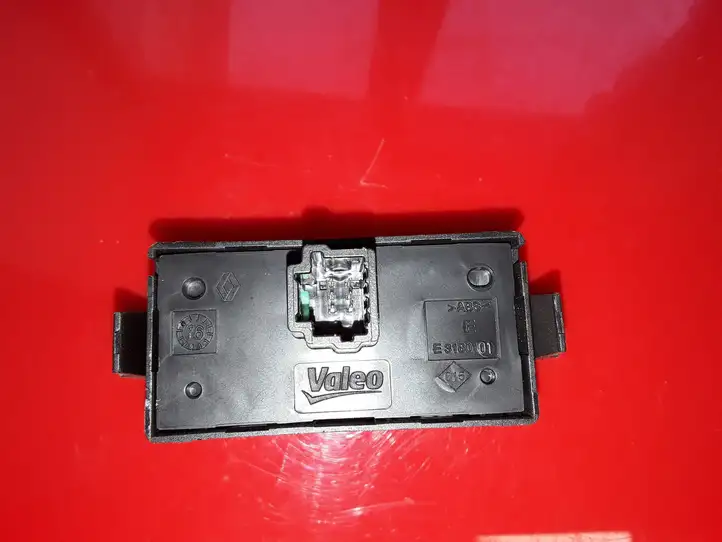 Dacia Dokker (2012 - 2021) E3160101 Включатель аварийных фонарей — фото 3