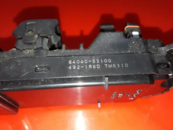 Lexus IS 220D-250-350 (2005 - 2010) 8404053100 Блок кнопок стеклоподъемников — фото 2