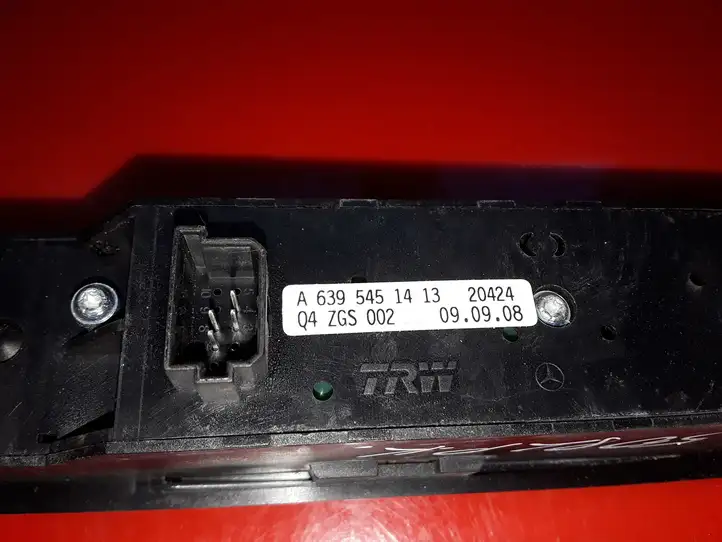 Mercedes-Benz Vito Viano W639 (2003 - 2010) A6395451413 Блок кнопок стеклоподъемников — фото 4