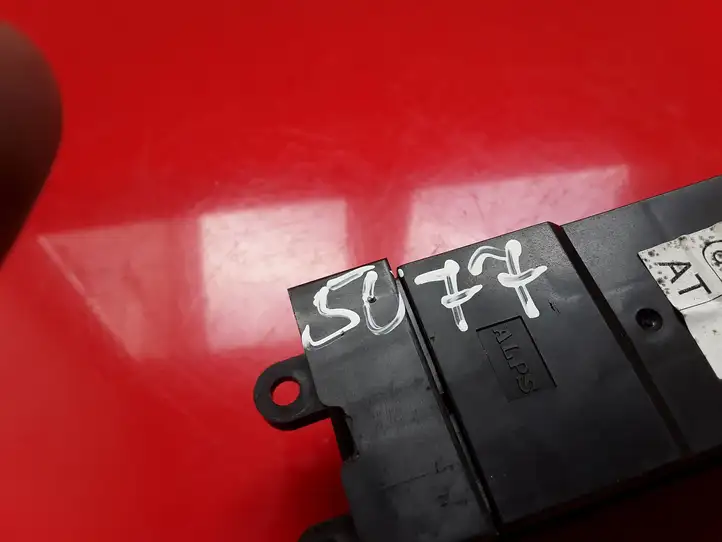Subaru Outback (1998 - 2003) 83071AE021 Кнопка стеклоподъемников — фото 2