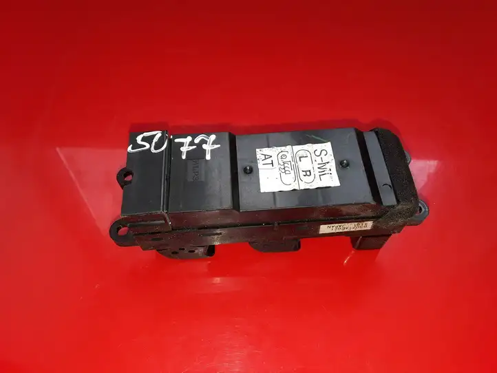Subaru Outback (1998 - 2003) 83071AE021 Кнопка стеклоподъемников — фото 3