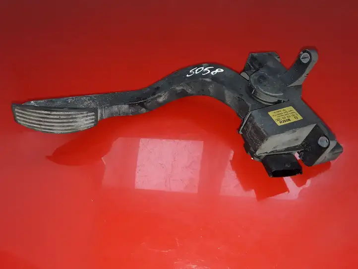 Iveco Daily 35-40.10 (2001 - 2016)  504061734 Педаль акселератора