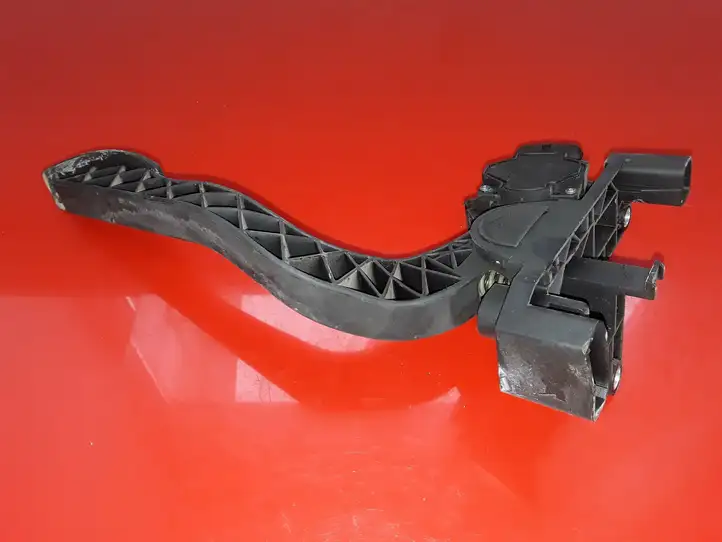 Iveco Daily 35-40.10 (2001 - 2016)  504061734 Педаль акселератора