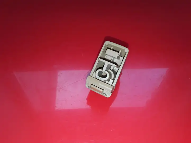 Porsche Cayenne (9PA) (2002 - 2010) Крепление солнцезащитного козырька — фото 2