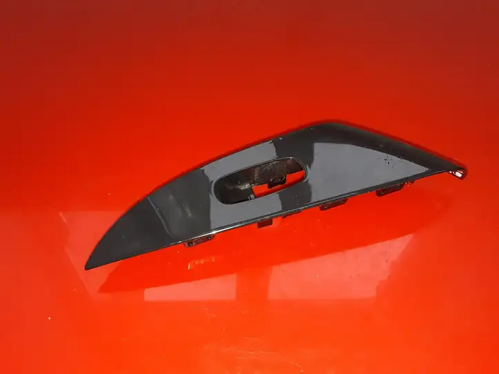 Nissan Leaf I (ZE0) (2010 - 2017) 829613NA0A Накладка кнопки стеклоподъемника — фото 1