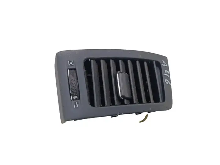 Toyota Corolla Verso E121 (2001 - 2004) Центральный воздушный дефлектор — фото 1