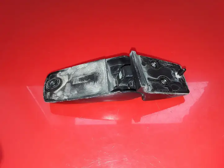 Dacia Dokker (2012 - 2021)    Верхняя петля багажной двери