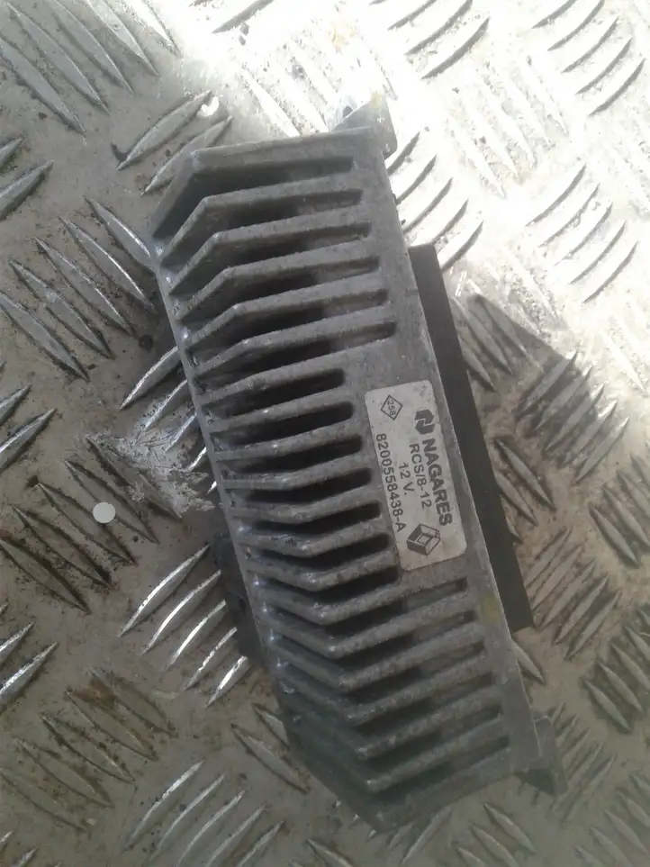 Nissan Qashqai (2010 - 2013)  8200558438 Реле подогрева свеч