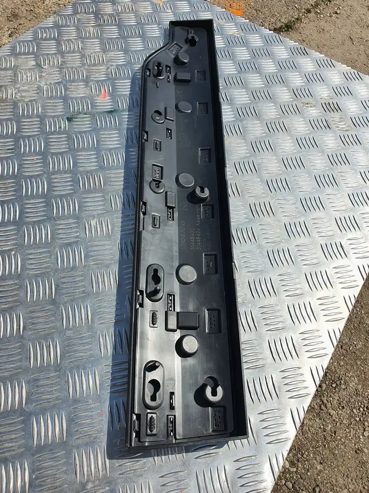 Volvo XC90 (2014 - 2019) 31448432 Молдинги задней двери — фото 2