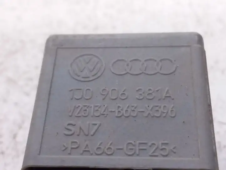 Skoda Octavia Mk1 (1U) (1996 - 2004)  1J0906381A Другое реле