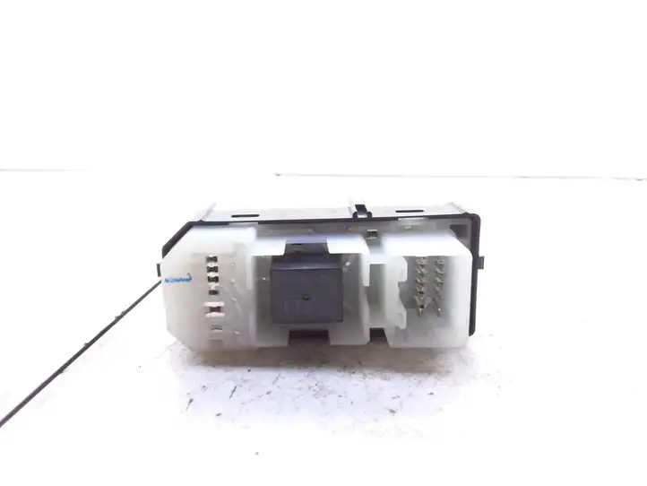 Toyota Corolla Verso E121 (2001 - 2004) 8403013030 Кнопка стеклоподъемников — фото 3
