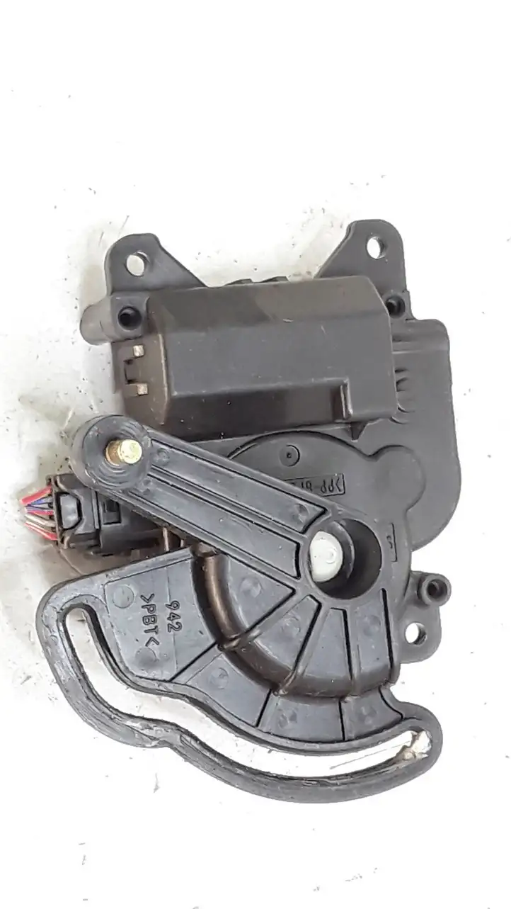 Toyota Avensis Verso (2001 - 2004) 0637008600 Двигатель задвижки потока воздуха — фото 1