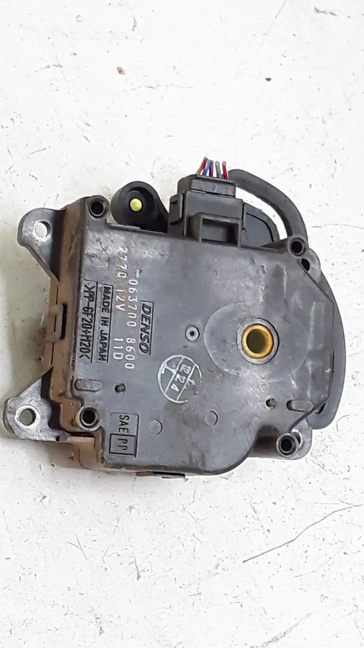 Toyota Avensis Verso (2001 - 2004) 0637008600 Двигатель задвижки потока воздуха — фото 3