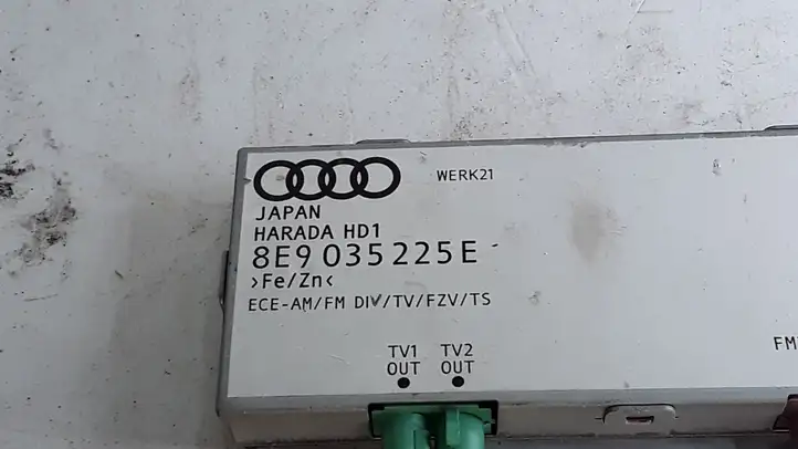 Audi A4 S4 B6 8E 8H (2000 - 2006) 8E9035225E Усилитель антенны — фото 2