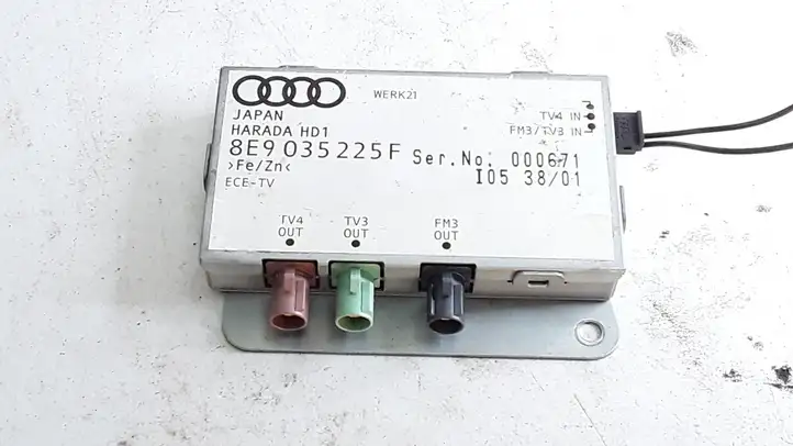 Audi A4 S4 B6 8E 8H (2000 - 2006) 8E9035225F Усилитель антенны — фото 1