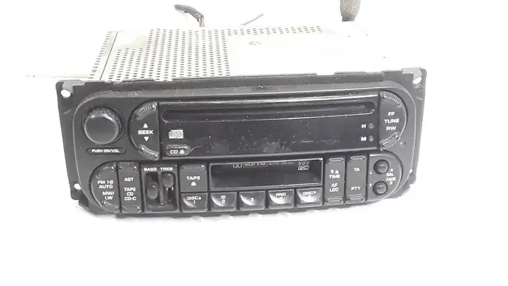 Chrysler Voyager (2001 - 2004) P04858543AG Магнитола / мультимедийная система — фото 1