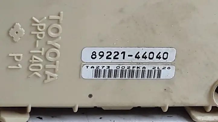 Toyota Avensis Verso (2001 - 2004) 8922144040 Блок предохранителей — фото 2