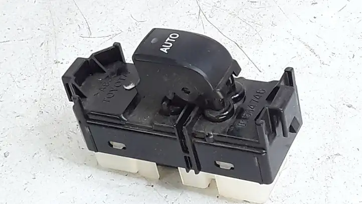 Toyota Avensis Verso (2001 - 2004) 514746 Блок кнопок стеклоподъемников — фото 1