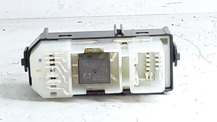 Toyota Avensis Verso (2001 - 2004) 514746 Блок кнопок стеклоподъемников — фото 2