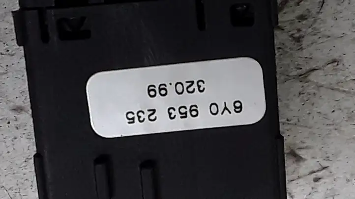 Skoda Fabia Mk1 (6Y) (1999 - 2007) 6Y0953235 Включатель аварийных фонарей — фото 3