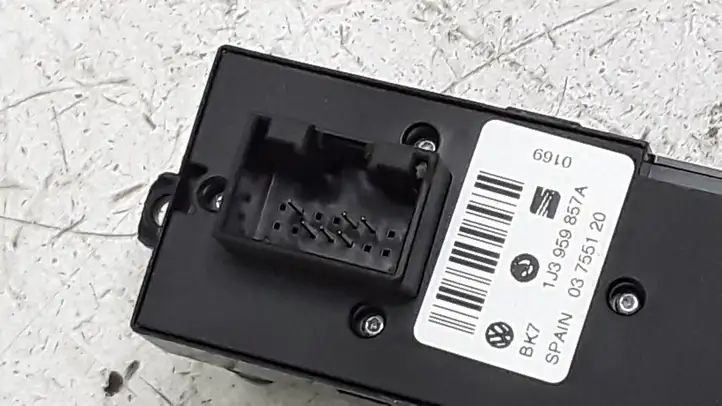 Skoda Fabia Mk1 (6Y) (1999 - 2007) 1J3959857A Блок кнопок стеклоподъемников — фото 4